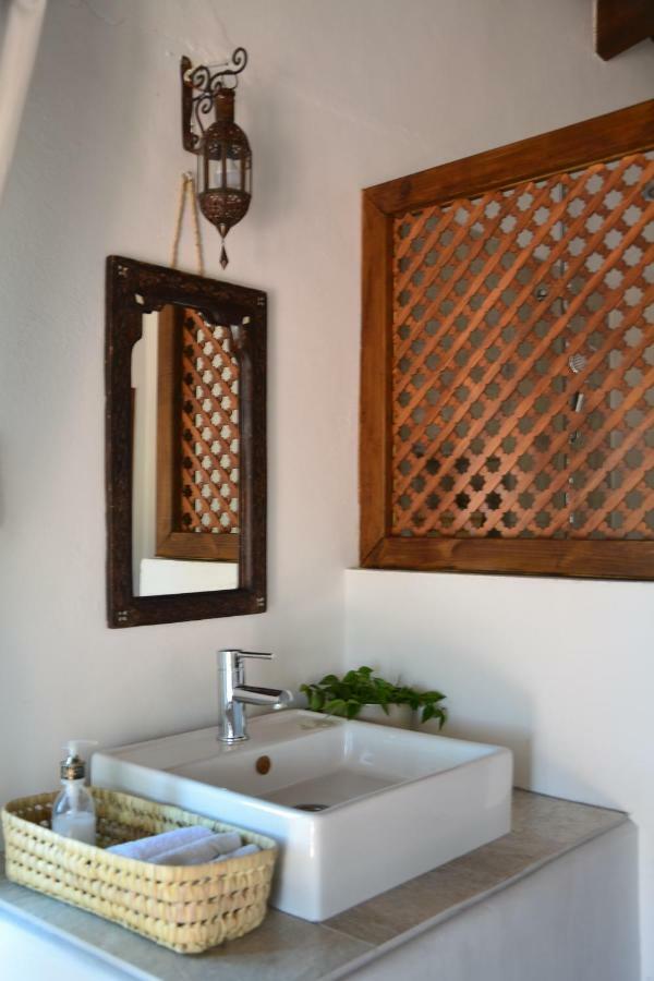 The African House Bed and Breakfast Tolox Esterno foto